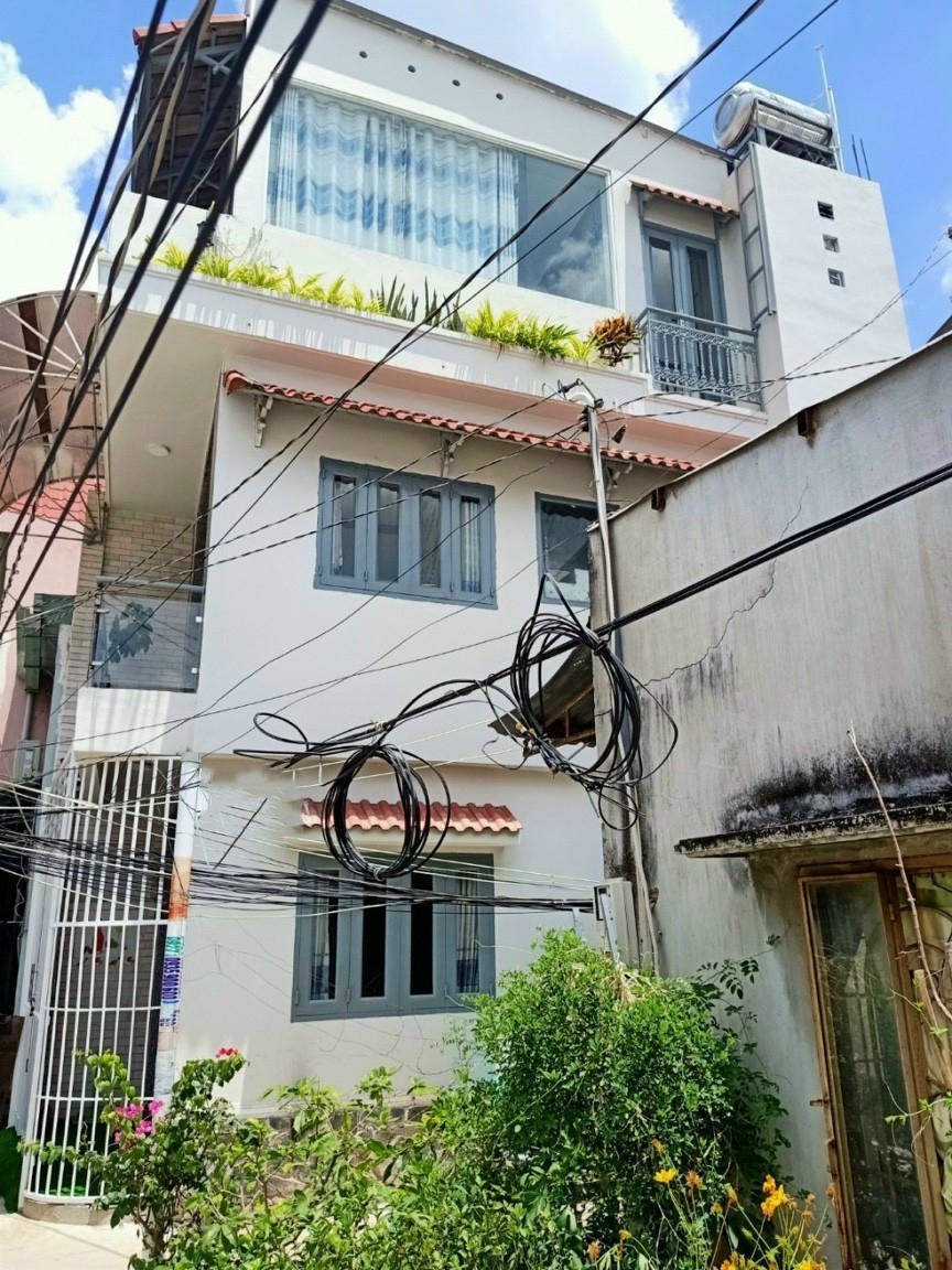 Nhà căn góc 2 MT mới tinh, KDC đông đúc hẻm 3 gác thông tại Huỳnh Tấn Phát