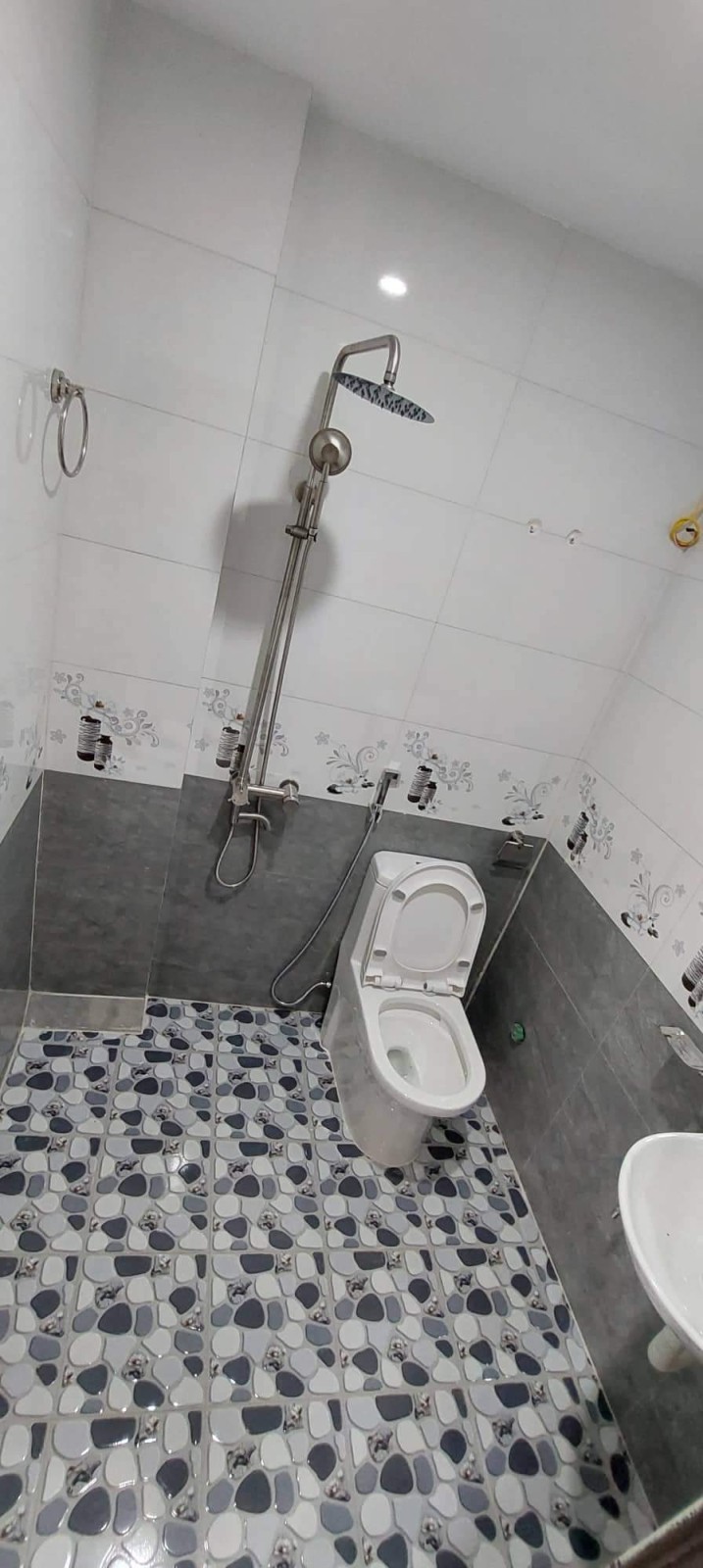 Nhà riêng Phố Nguyễn Đức Cảnh, Ô TÔ, DT 52 m2 *3T, MT 6 m, giá chào 3 tỷ 2