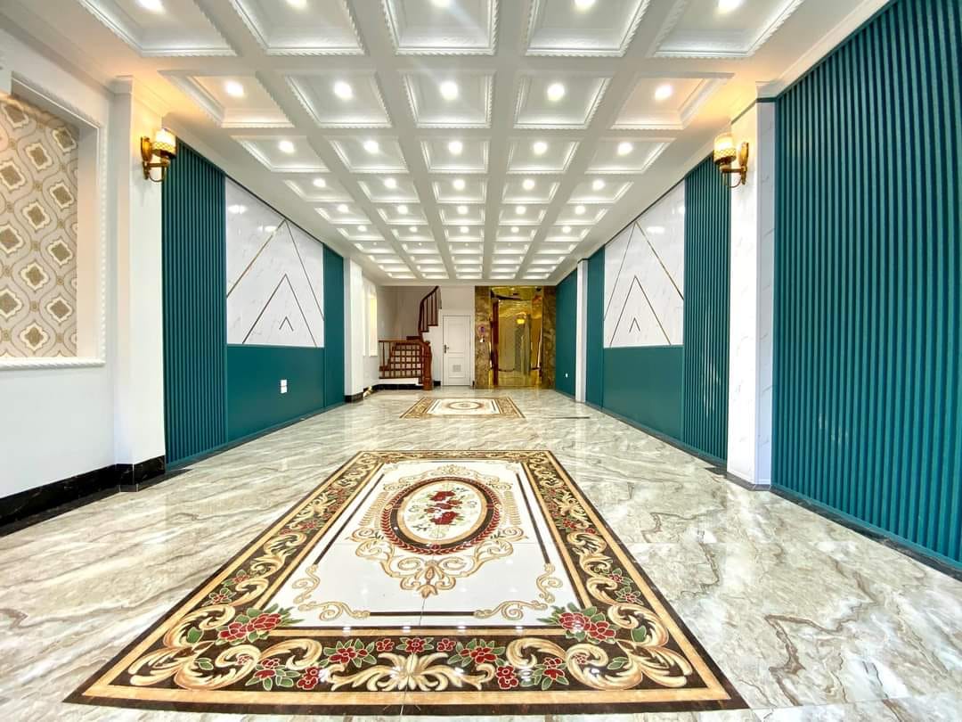 Bán gấp nhà Phố Lạc Long Quân, Ô Tô, 50m2, 5 tầng, Thang Máy, đi bộ ra Hồ Tây, 9 tỷ