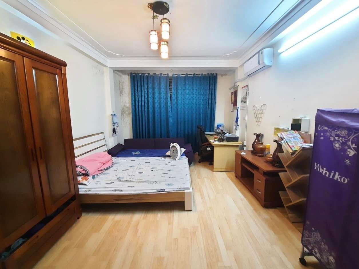 Bán nhà riêng Đường Hoàng Mai, Ô TÔ, DT 29m2 *4T, MT 4m, giá chào 2,7 tỷ