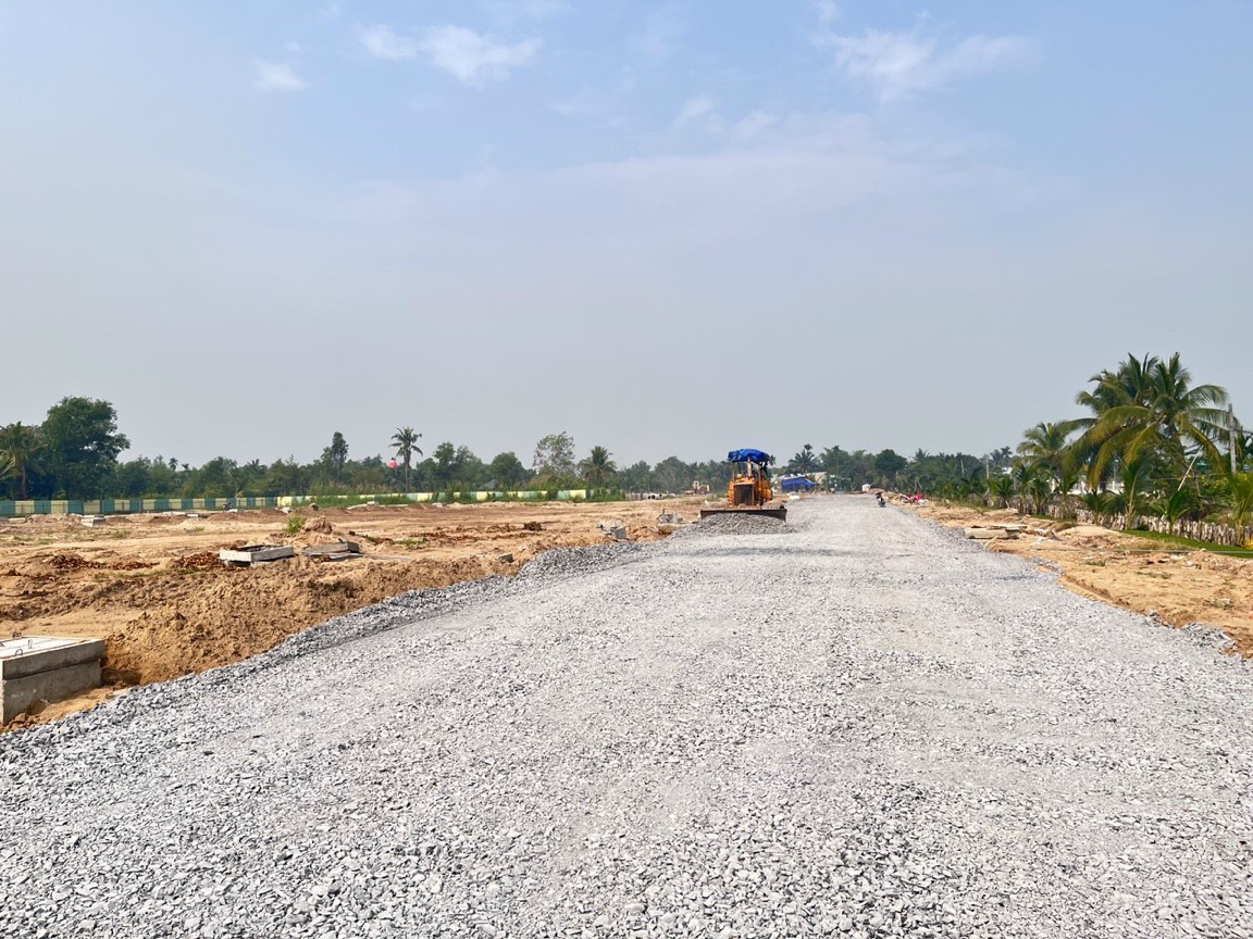 " LÀM LỤNG CẢ ĐỜI, KHÔNG BẰNG TIỀN LỜI LÔ ĐẤT " HỰU THẠNH ĐỨC HÒA "