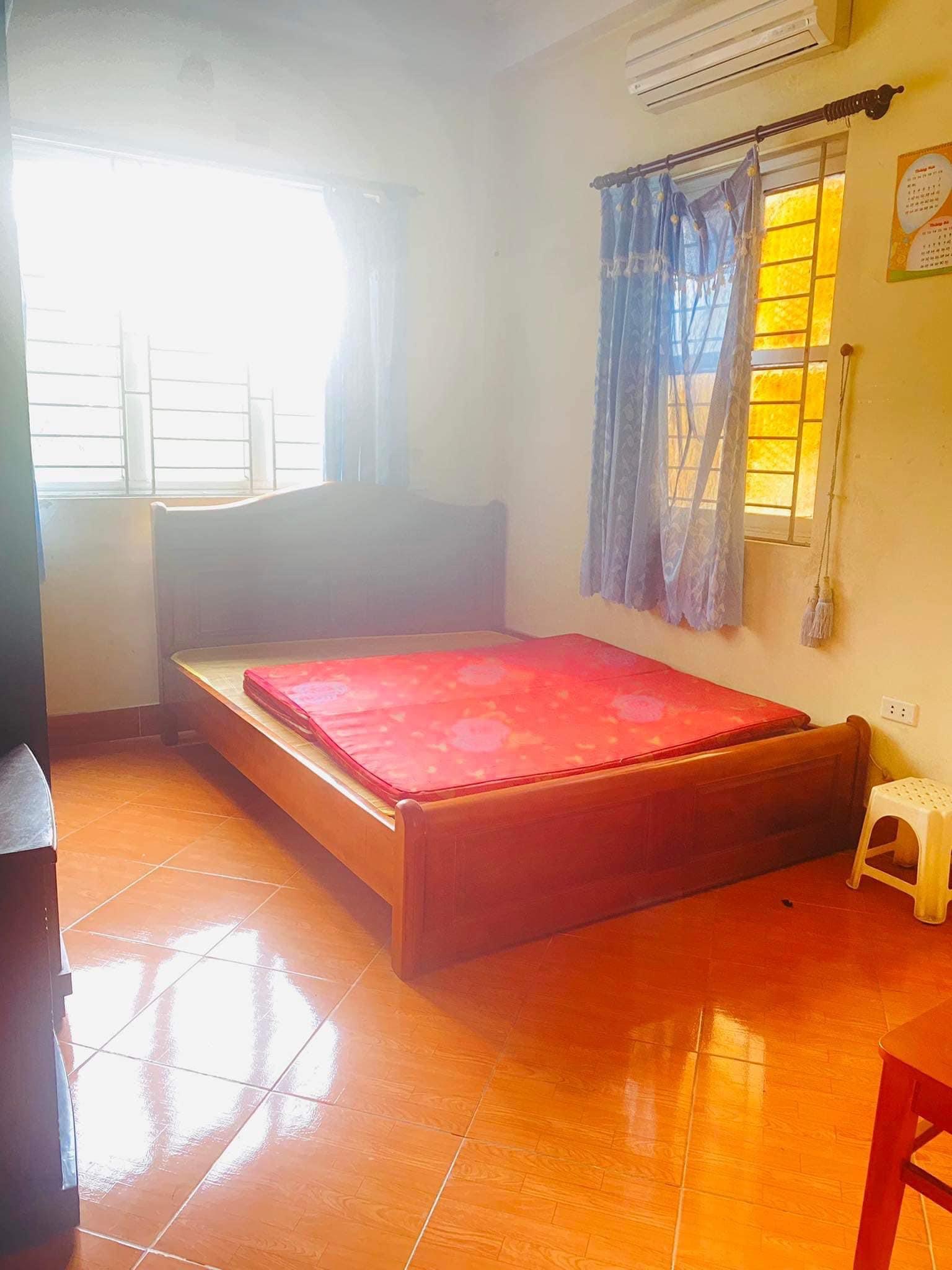 Bán gấp nhà ngõ 126 Khuất Duy Tiến 50m2, 3 tầng, 4,85m mặt tiền,Phân Lô, ngõ oto thông.