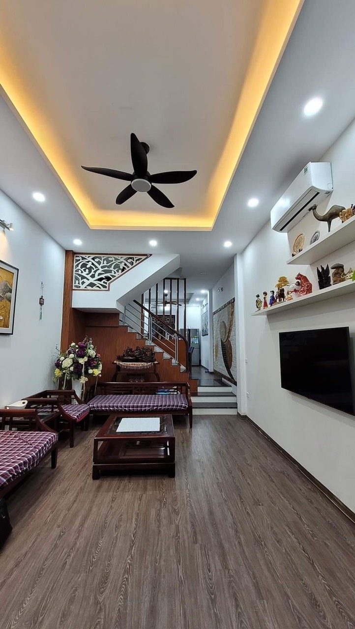 Bán nhà phố Dịch Vọng Cầu Giấy 60x3 tầng MTx 12M x5.6 tỷ