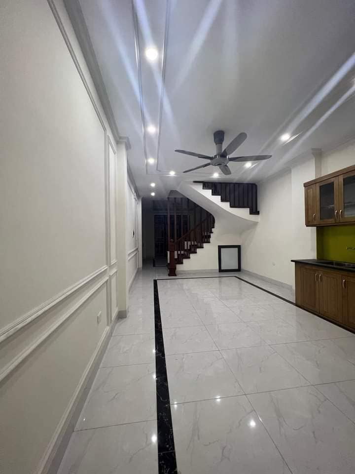 Cho thuê nhà mới nguyên căn phân lô vỉa hè ở Lê Trọng Tấn 50m 4 ngủ giá thuê 20tr/ tháng.