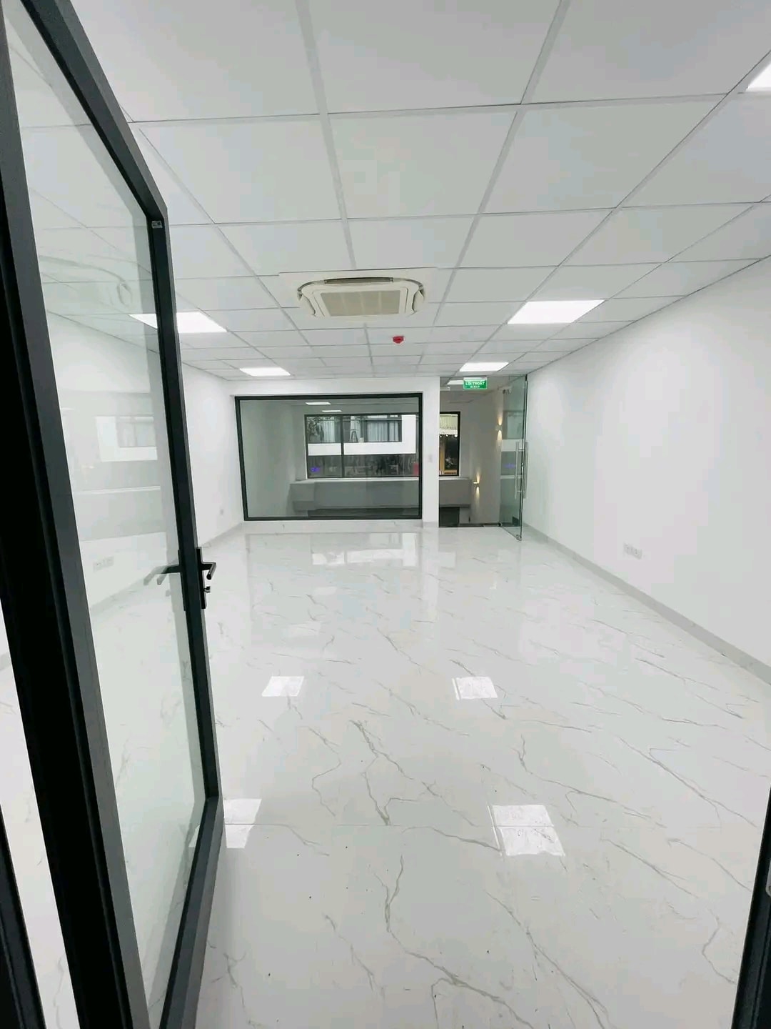 BÁN TÒA NHÀ QUẬN TÂY HỒ, 7 TẦNG, THANG MÁY, 2 THOÁNG, HƠN 30 TỶ.