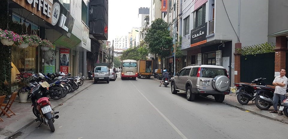 bán nhà mặt phố Hoàng Cầu 75m2 x 7T x 5m MT - vỉa hè rộng - ô tô tránh - kinh doanh đỉnh- dòng tiền lớn