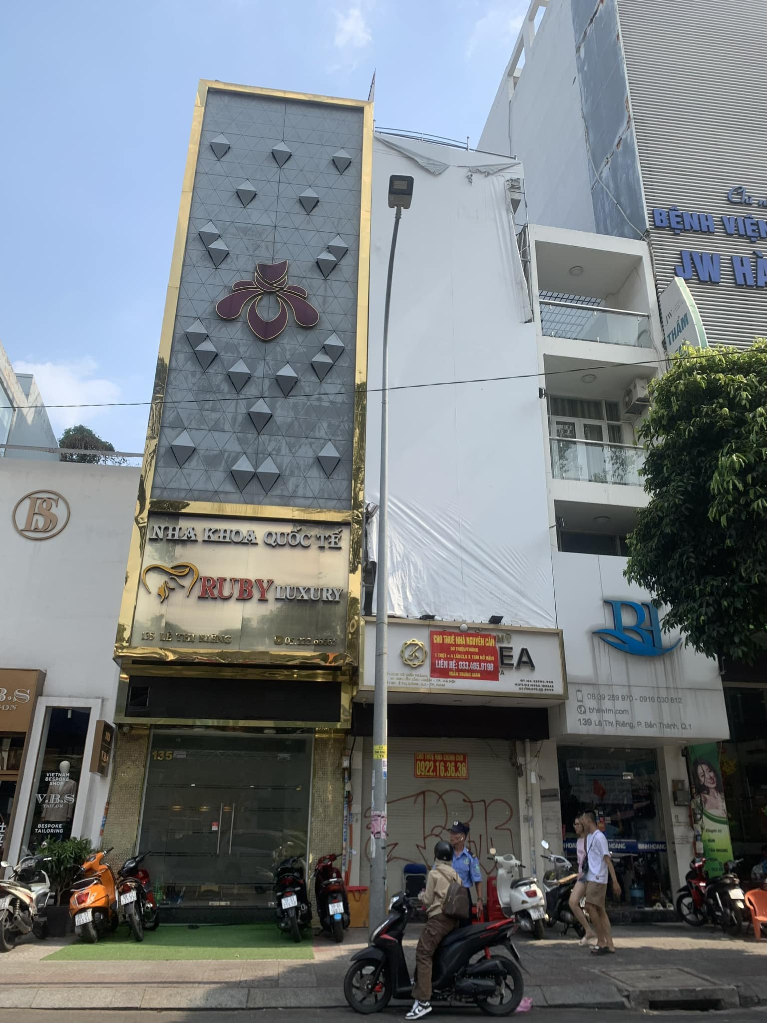 Cho thuê nhà nguyên căn mặt tiền 137 Lê Thị Riêng p. Bến Thành Quận 1-DT:3,6x15m 4 lầu giá thuê 50tr/th