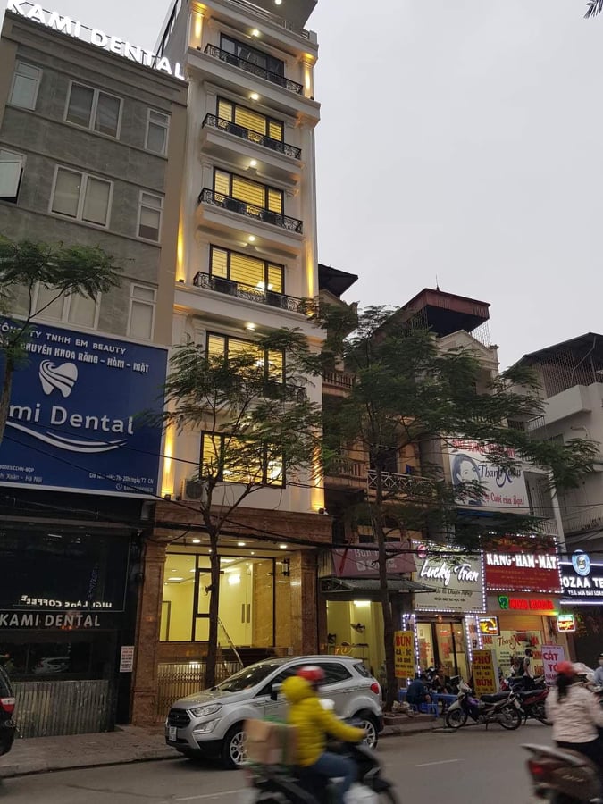 Bán Mặt Đường Nguyên Hồng 68m2 xây 7 tầng thang máy vỉa hè kinh doanh