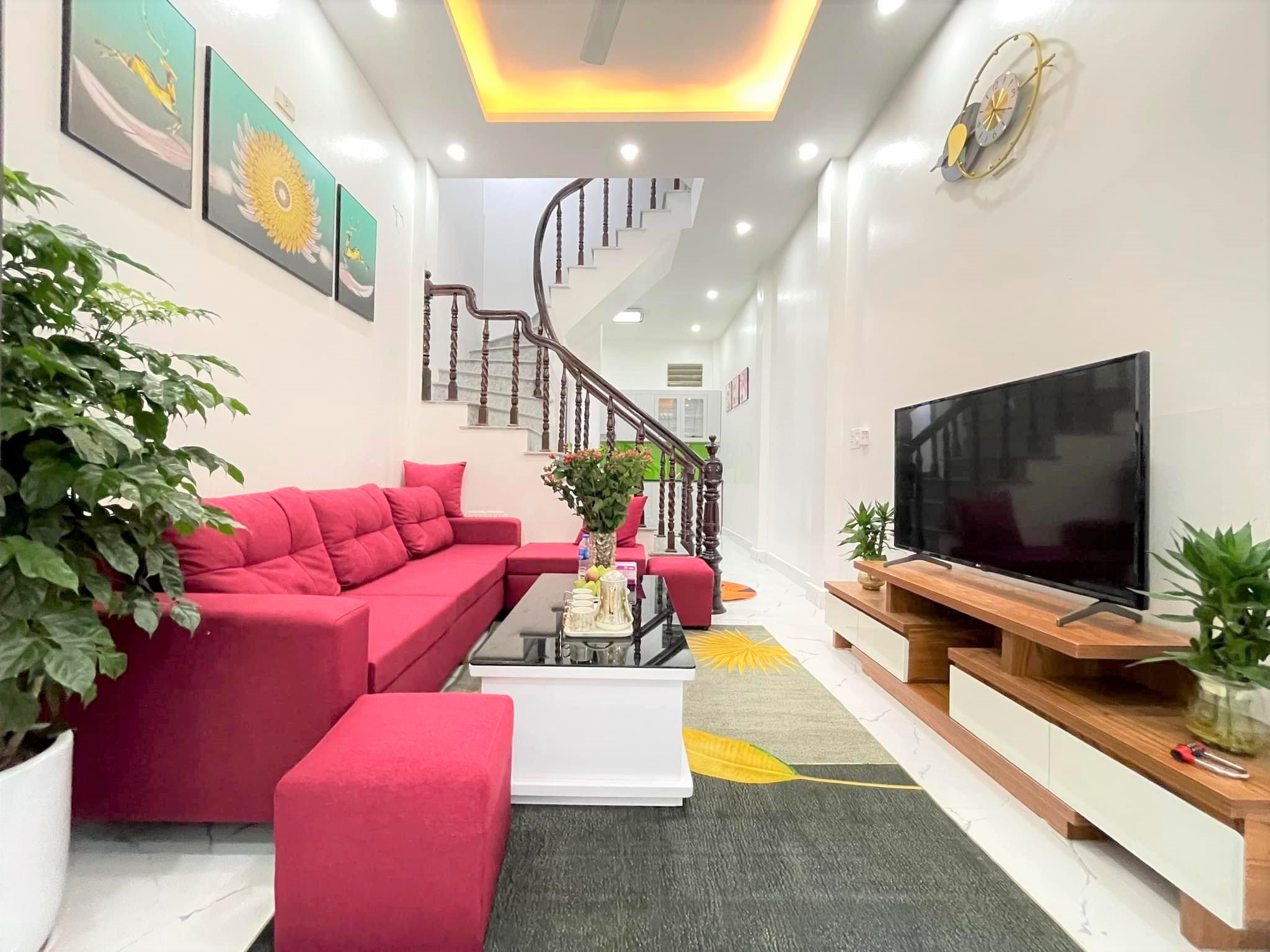 SỐC, CHỈ 3 TỶ 40M2X4 ÔTÔ 100M BÁN NHÀ PHỐ BẠCH ĐẰNG HBT.