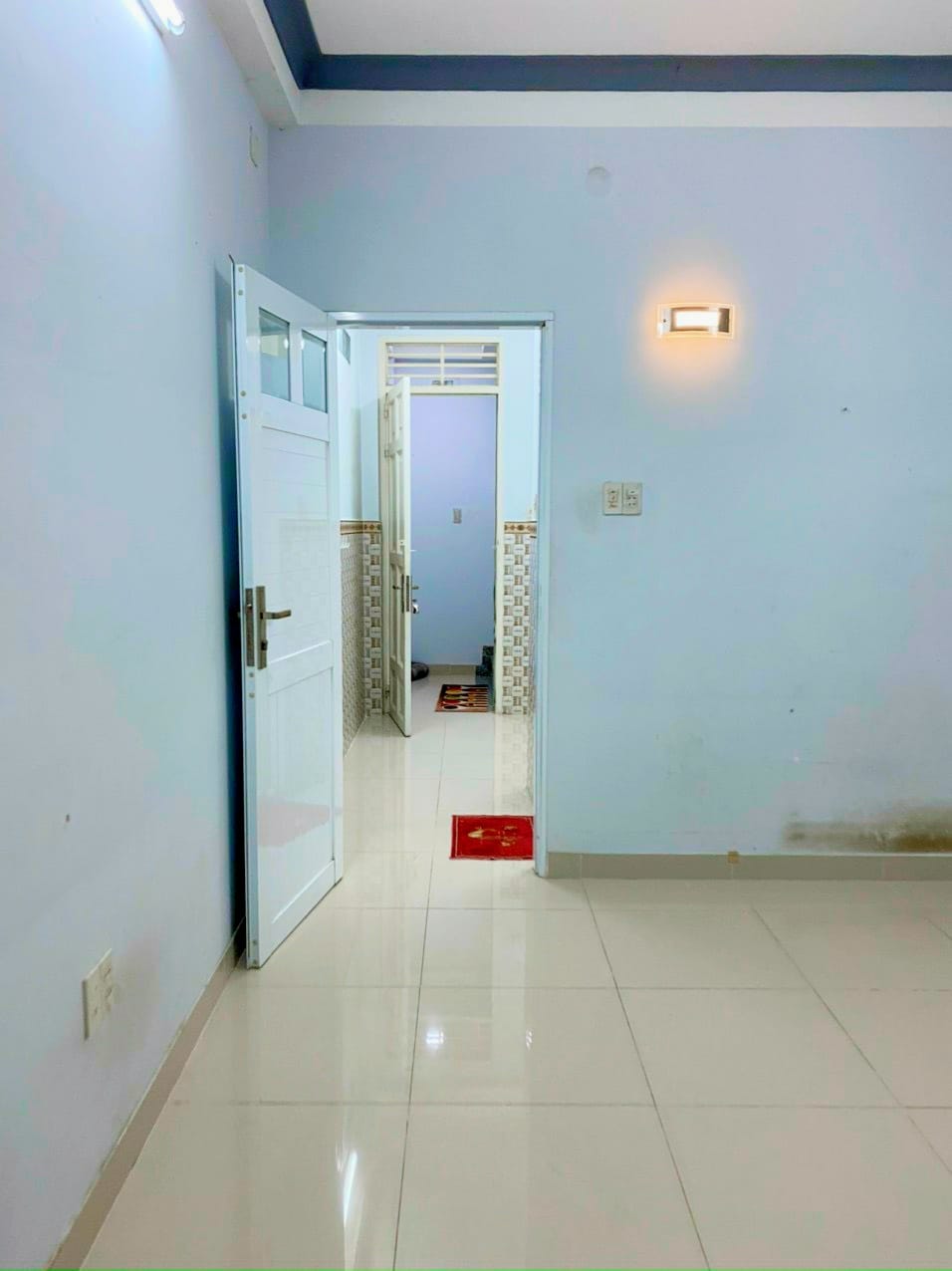 XE HƠI ĐỖ CỬA QUẬN 3 - 34M2 - 6 TẦNG - ĐANG CHO THUÊ 18TR/THÁNG - GIÁ RẺ 6.8 TỶ.