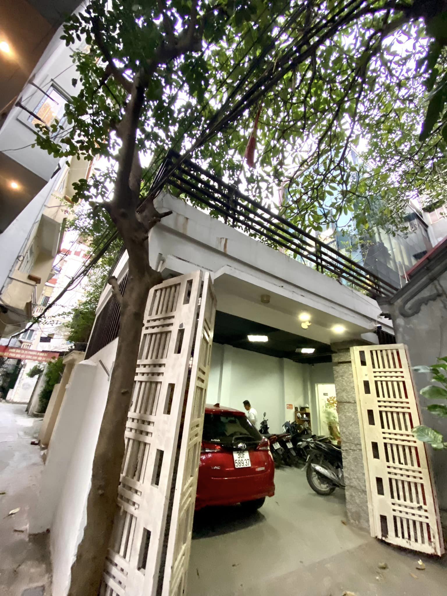 Cầu Giấy,Mặt phố kinh doanh, vỉa hè đông đúc, oto vào nhà, 16 tỷ