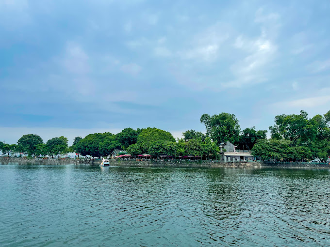 SIÊU PHẨM NHÀ MẶT HỒ TRÚC BẠCH.DT:148M2.XÂY SẴN 7 TẦNG THANG MÁY.GIÁ CHÀO 45 TỶ.TÍNH RA 300TR/M2.