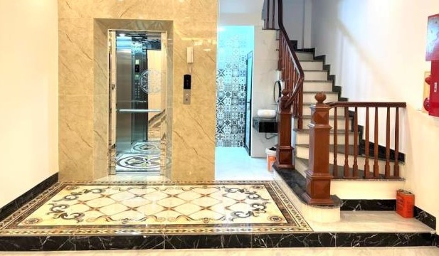 Bán nhà ngõ 80 Hoàng Ngân Cầu Giấy 45m, giá 12 tỷ kinh doanh đỉnh, nhà đẹp long lanh thang máy nhập khẩu.