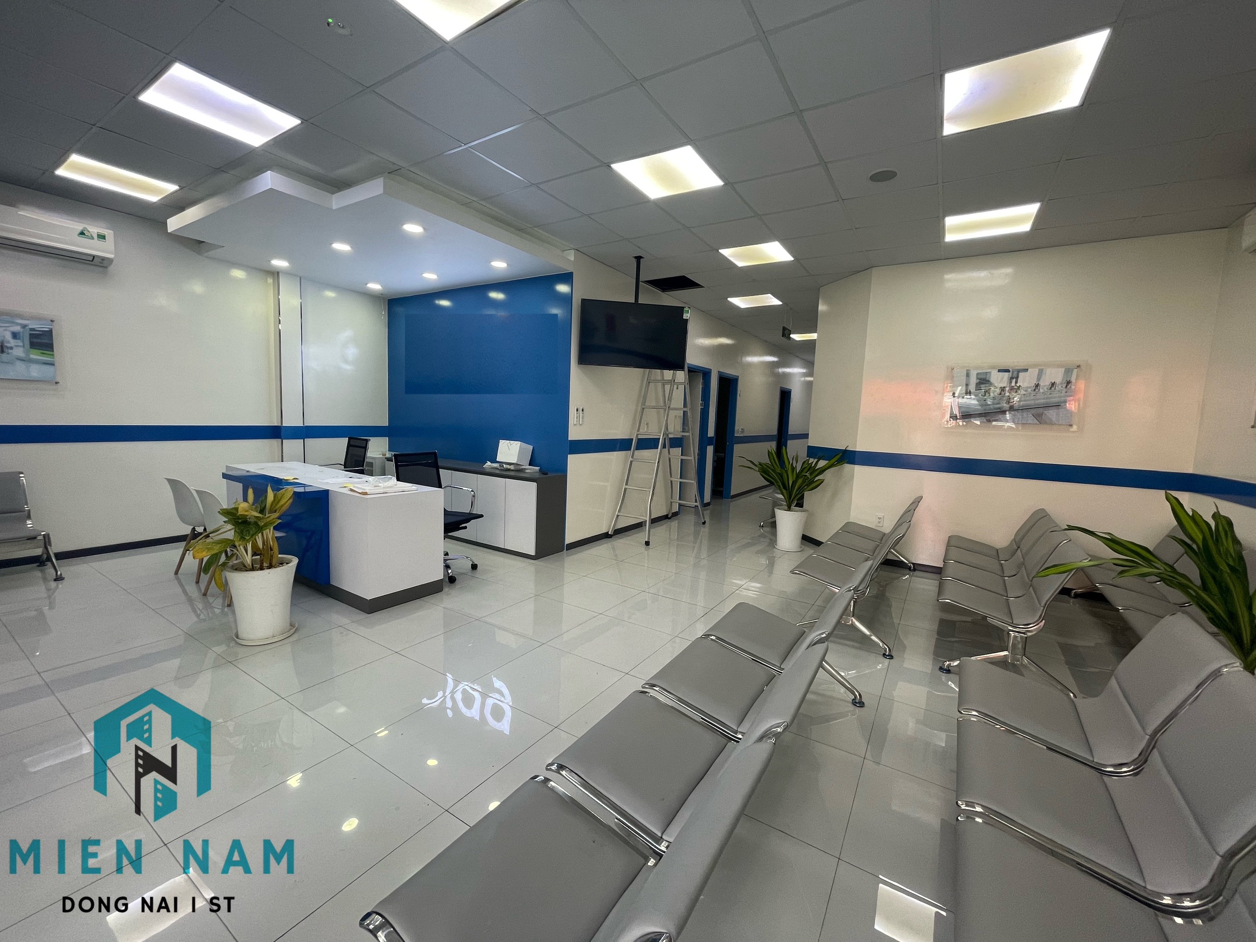 CHO THUÊ nguyên căn hơn 8m mặt tiền Đồng Khởi