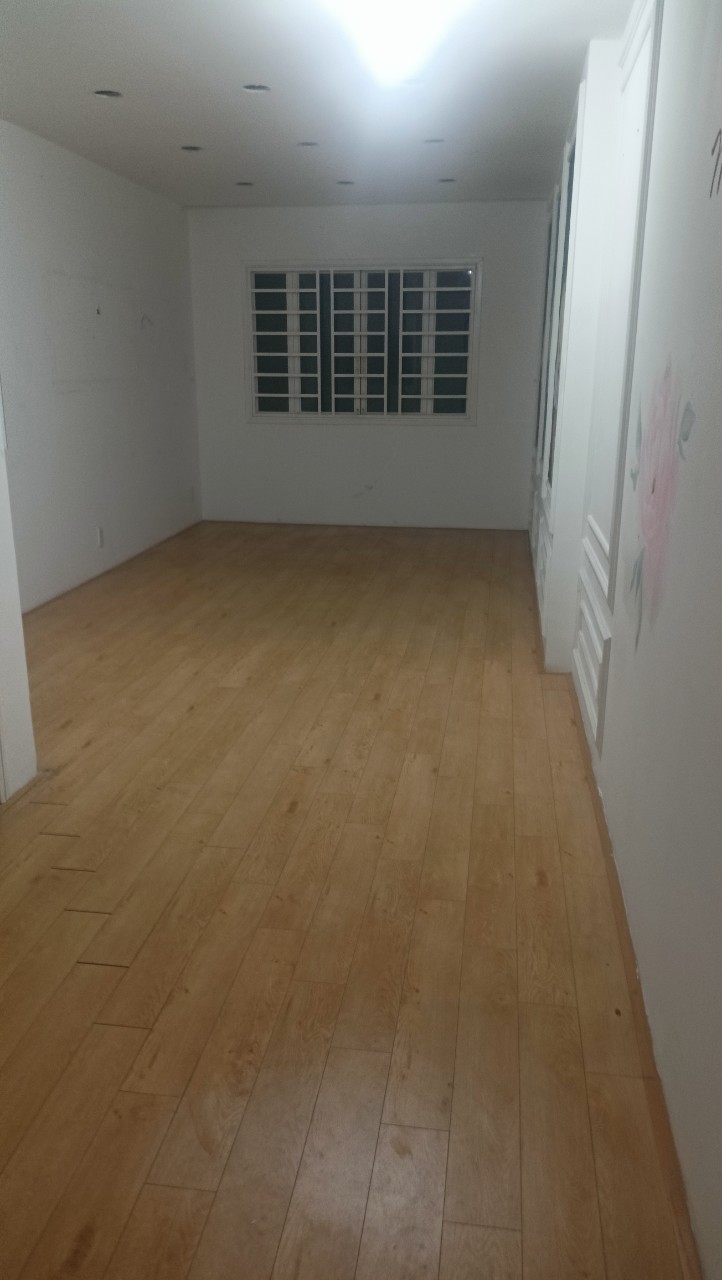 Cho thuê nhà MT Trần Hưng Đạo, Q.1. Trệt, lửng, 4 lầu (9 phòng) Giá: 80 tr/th