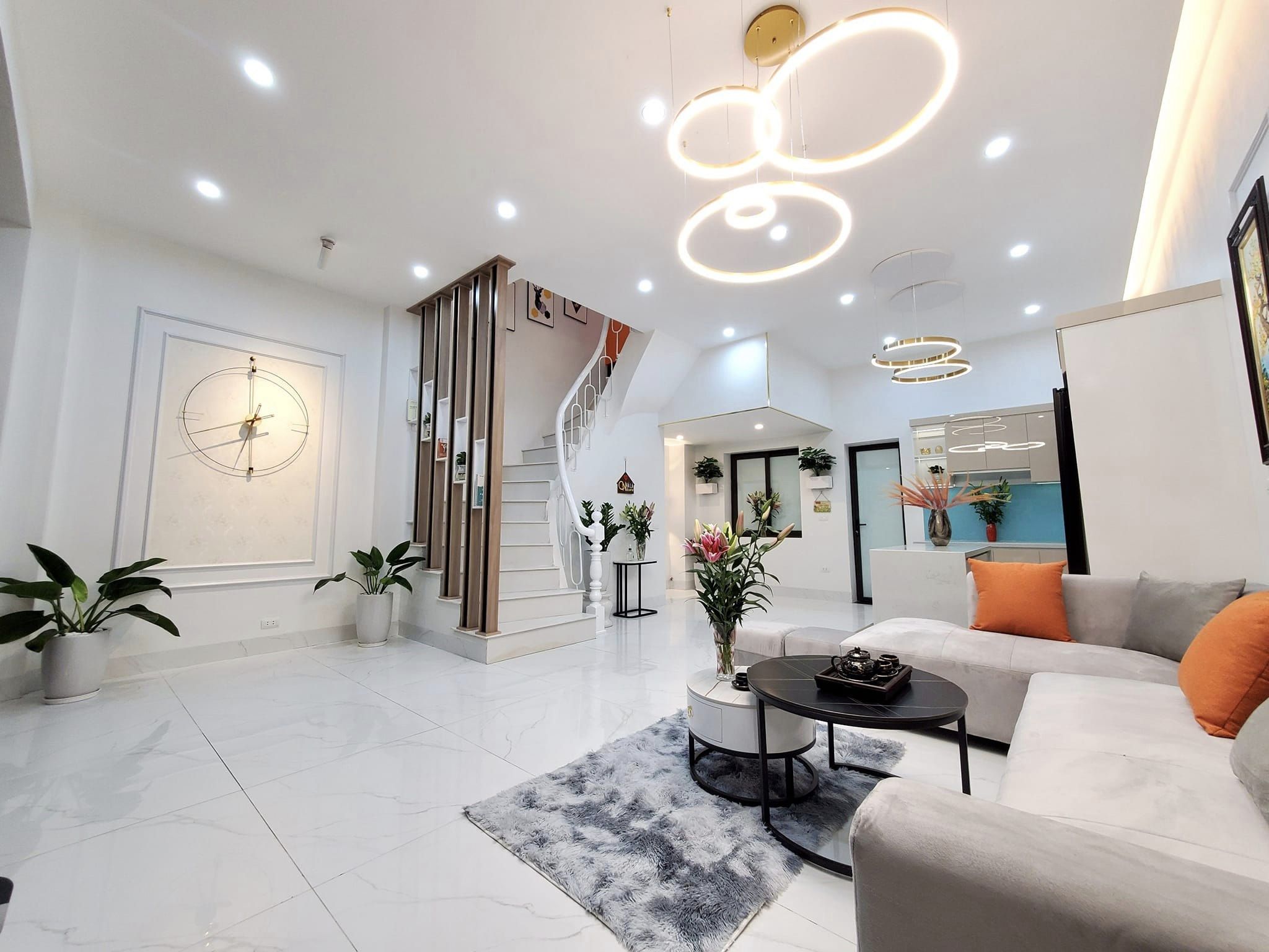 Chủ cần bán gấp nhà mặt phố Ngô Gia Tự 2 mặt thoáng, chủ tặng lại toàn bộ nội thất giá chào 7 tỷ 6