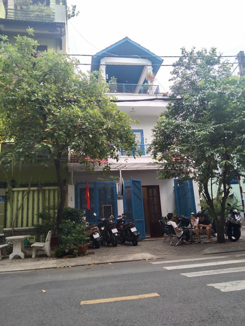 Cần bán gấp nhà 2 mặt tiền quận 7,đường nội bộ an ninh tốt.