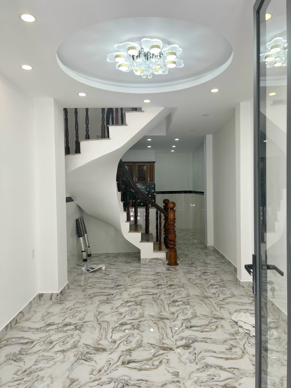 Nhà mới Hẻm xe hơi quay đầu thoải mái đường Nguyễn Thị Tần P2.Q8 - Giá: 6.98 tỷ TL