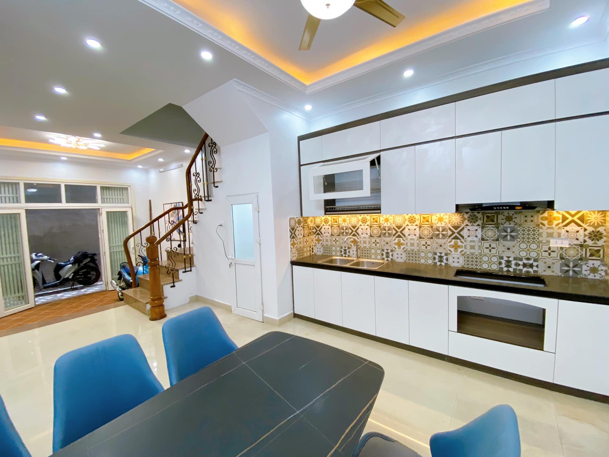 Nhỉnh 4 tỷ có nhà Bùi Xương Trạch - 4 tầng, 38m2, 2 mặt ngõ, gần phố