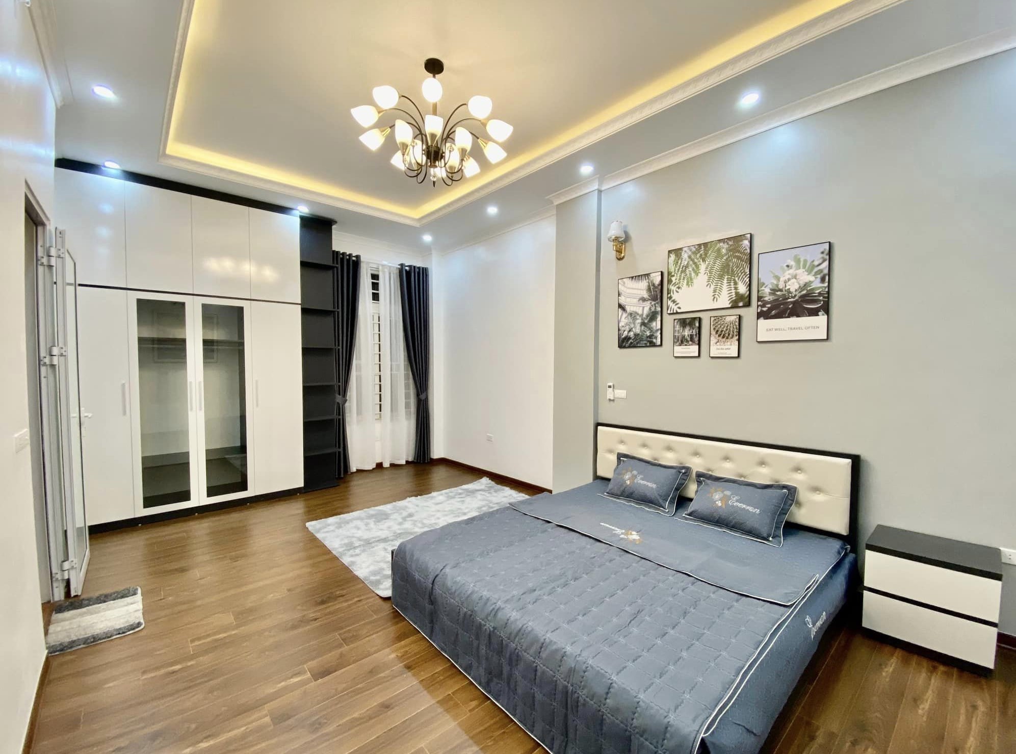 Bán nhà Hào Nam, Ô TÔ, Diện Tích 33m2 *5T, MT4,5 m, giá 4,9 tỷ,