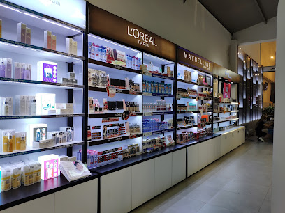 Cho thuê nhà MP Cầu Giấy , DT 140m x 7 tầng , MT 4.5m thông sàn , có thang máy giá 90tr/tháng