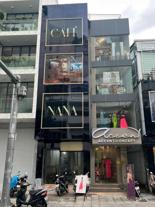 Bán nhà mặt tiền Lý Tự Trọng, P. Bến Thành, Quận 1, DT 4x 17m, trệt, 3 lầu. Giá 26 tỷ TLCC