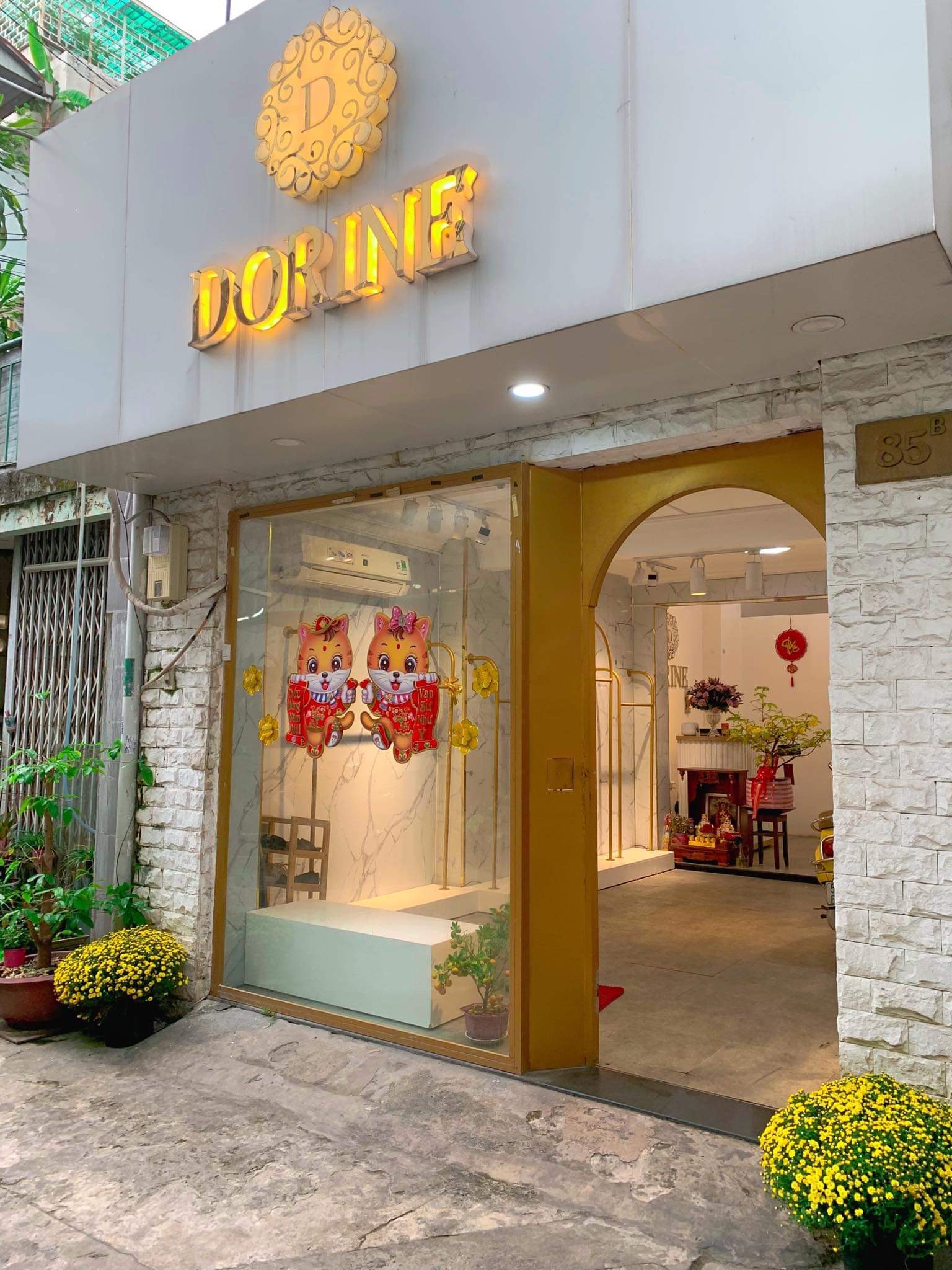 Do muốn đổi sang mặt bằng rộng hơn nên mình đang cần sang lại mặt bằng shop quần áo.