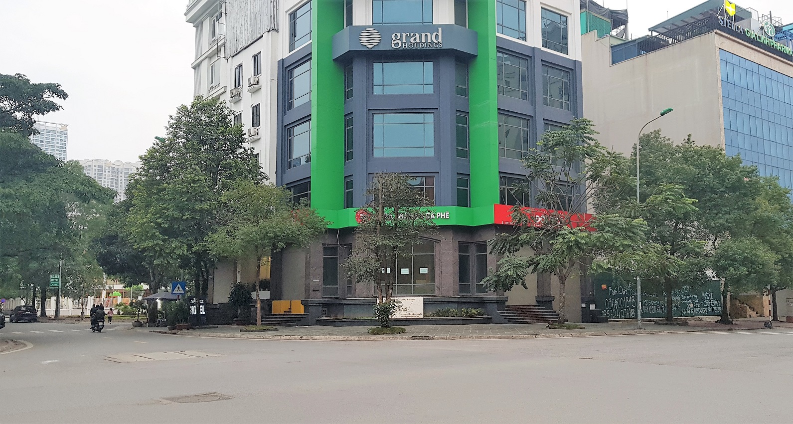 Bán nhà phố KĐT Mỹ Đình, Lô góc, Hè 3m, 3 oto tránh. 110m2 x MT22m x 4T. Giá 23 tỷ