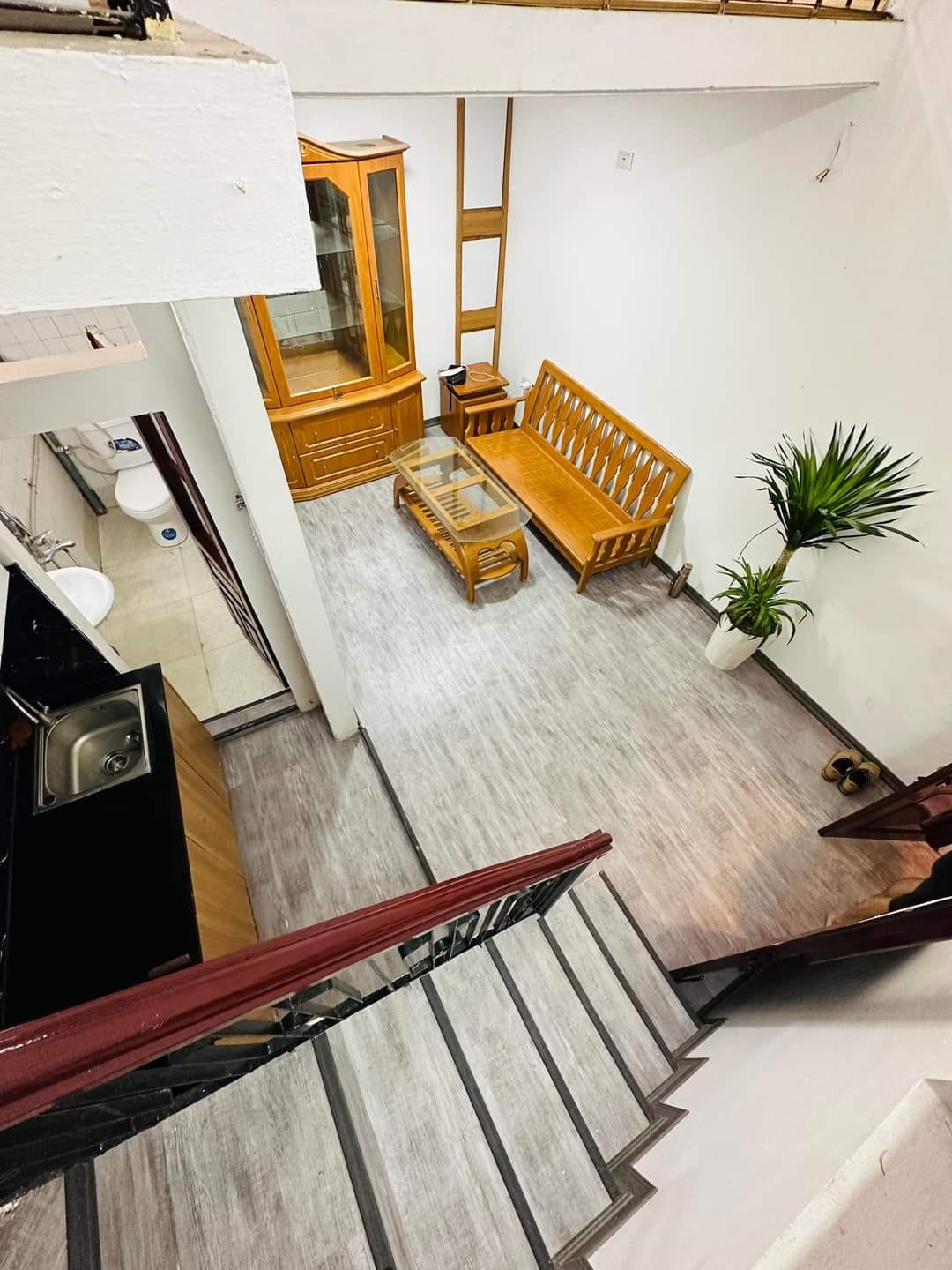 Nhỉnh 2 tỷ! Có ngay nhà riêng Thái Thịnh 25m2 x 5 tầng x MT 3.5m! Sổ riêng, ngõ thông, gần ô tô!