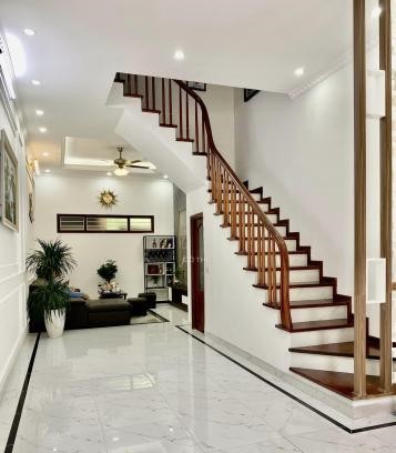 Bán nhà ngõ 121 Hoa Bằng, Cầu Giấy kinh doanh, ô tô vào nhà phố Hoa Bằng 42m2 x 5 tầng 7,8 tỷ