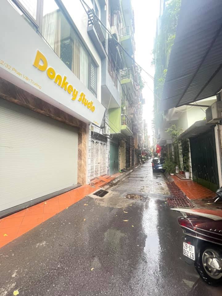 CHÍNH CHỦ NHỜ BÁN LÔ GÓC, SAU MỘT NHÀ RA PHỐ HOÀNG QUỐC VIỆT, 42M2, Ô TÔ TRÁNH, 10 TỶ