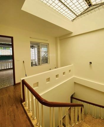 Bán nhà ngõ 121 Hoa Bằng, Cầu Giấy 50m2 8.5 tỷ ô tô vào nhà