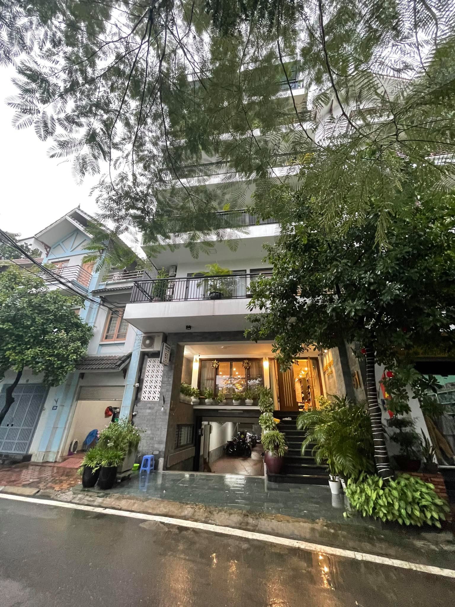 Nhà mới đẹp cách mặt phố 20m, ô tô đỗ cửa 60m2, mặt tiền 6m, giá chỉ 10,4 tỷ Hoàng Quốc Việt