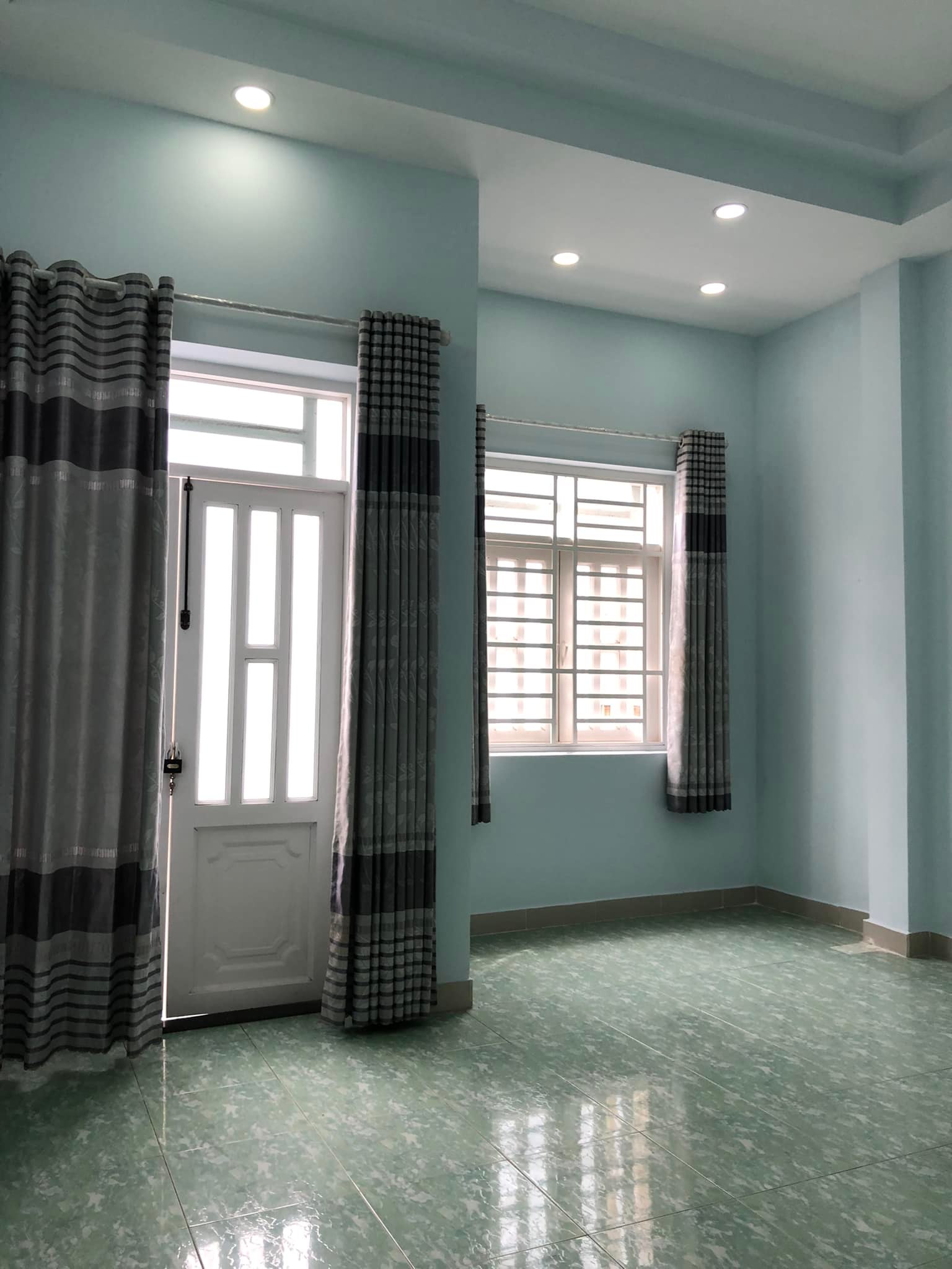 MẶT TIỀN PHƯỜNG 4 QUẬN 4 - 45M2 - 4,5 X 10 - 4 TẦNG - GIÁ 10 TỶ 500