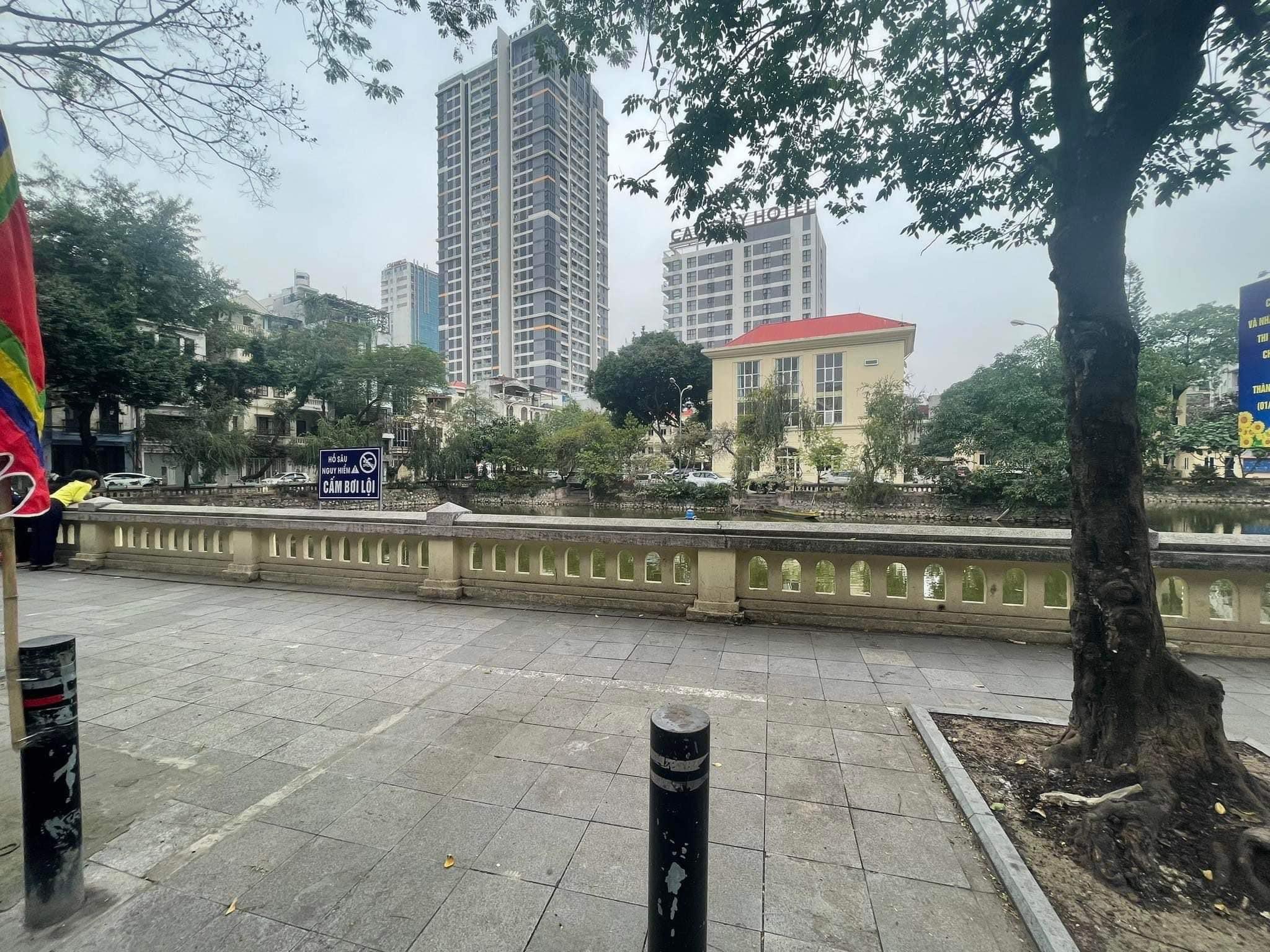 Bán nhà ngõ 68 cầu giấy . 70m 3 tầng mt 7m . Giá 8,2 tỷ