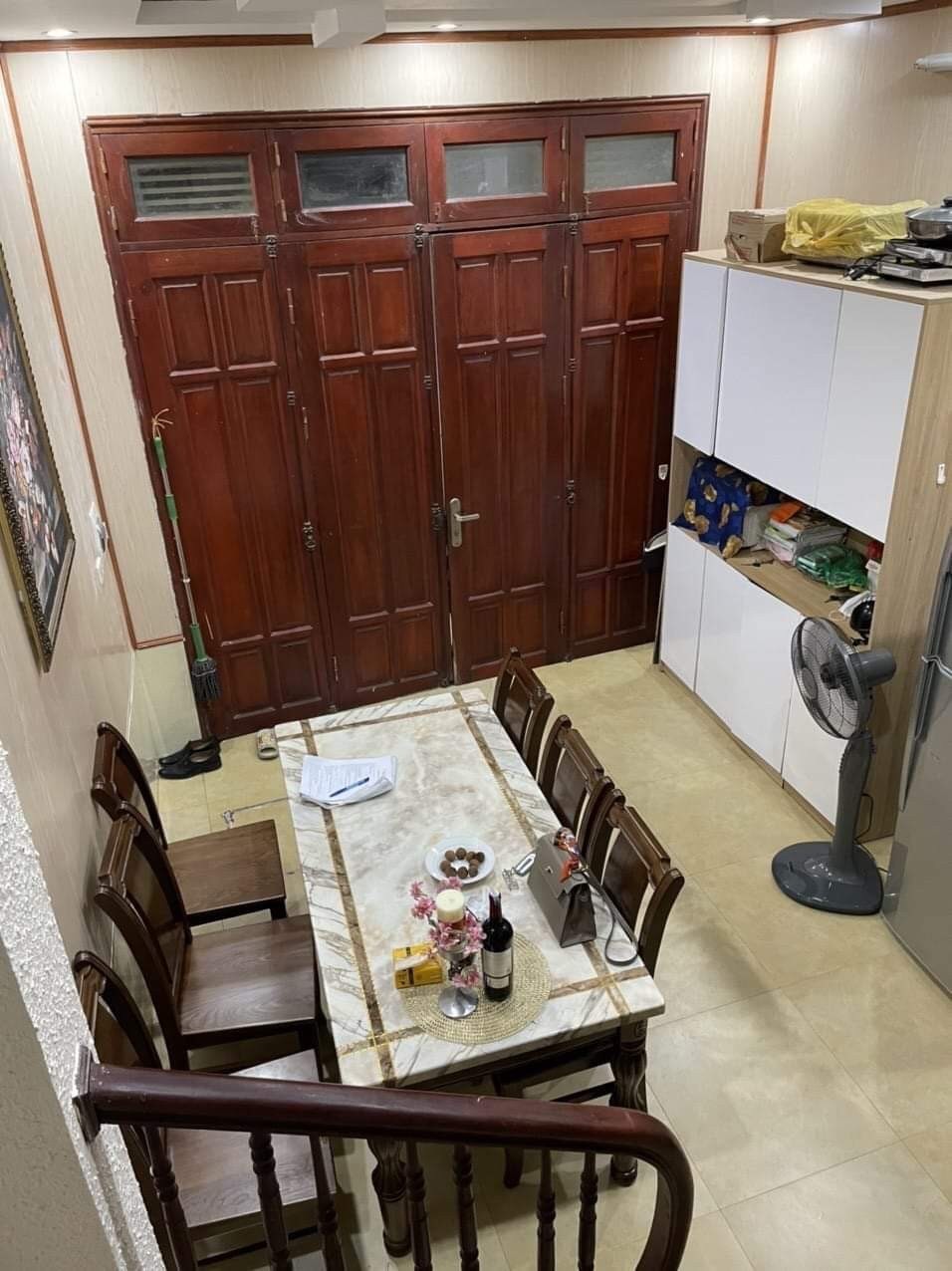 Cực hiếm. Nhỉnh 2 tỷ, có ngay nhà 5 tầng, 24m2. Sđcc, tặng toàn bộ nội thất, về ở ngay.