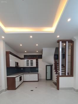 Bán nhà ngõ 381 Hoa Bằng, Cầu Giấy, 5 tầng 65m2 9,5 tỷ dân trí cao, kinh doanh tốt