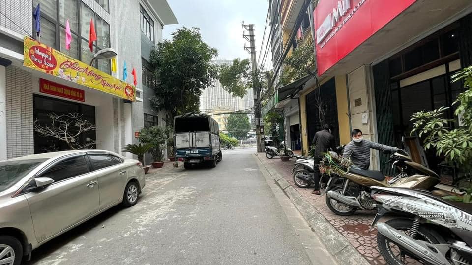 Bán Nhà Phân Lô Trung Kính 80m2x5T lô góc vỉa hè Kinh Doanh , Đầu Tư Là Thắng