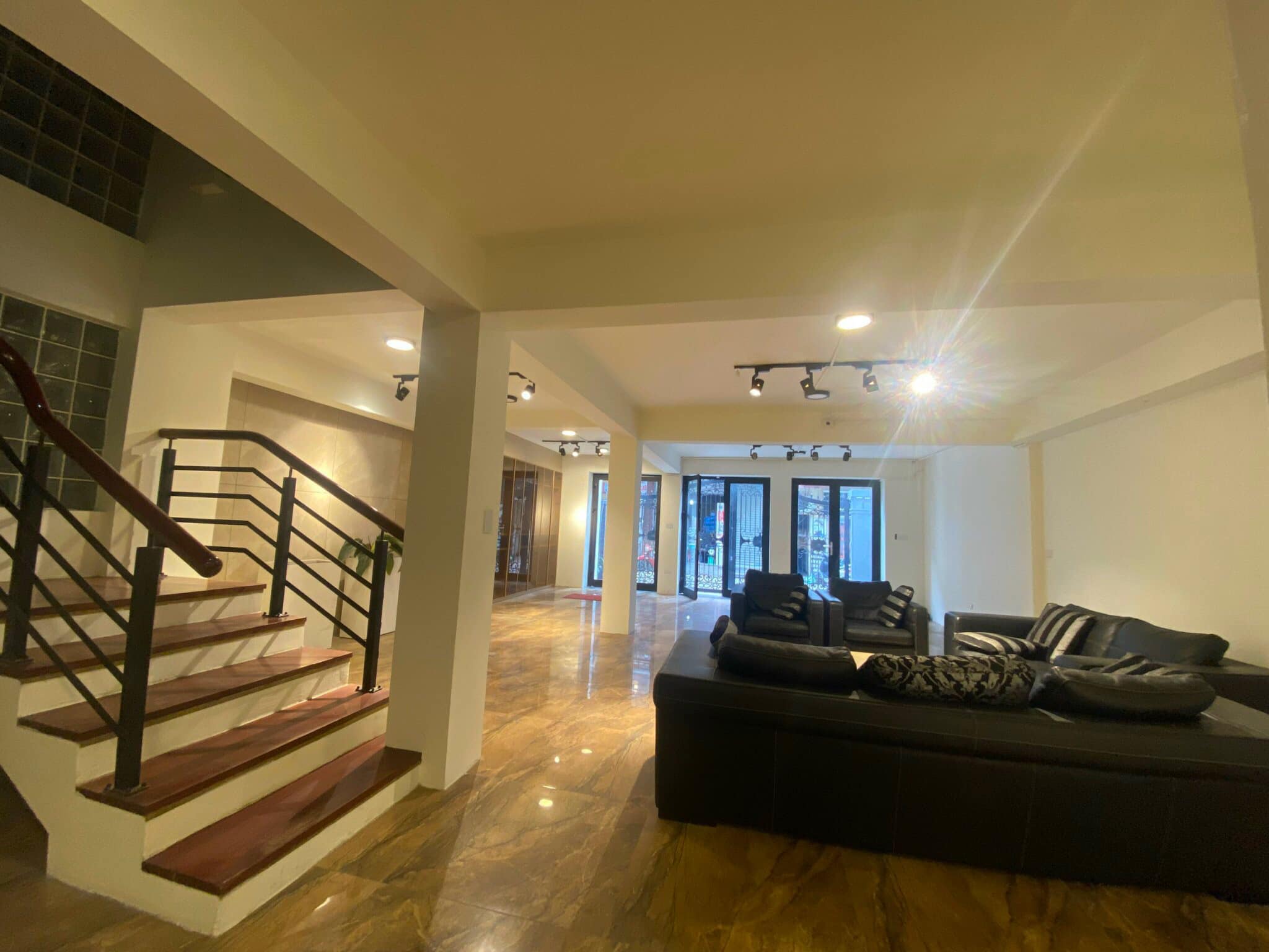 BÀN NHÀ –XUÂN ĐỈNH-TỪ LIÊM-HÀ NỘI-148M-7 TẦNG-MẶT TIỀN RỘNG 8M-23,5 TỶ.