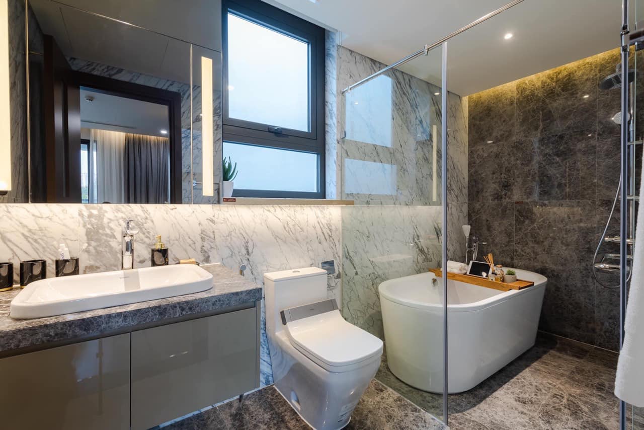 Bán tòa nhà 8 tầng thang máy, gara oto, Đống Đa quận, 70m2