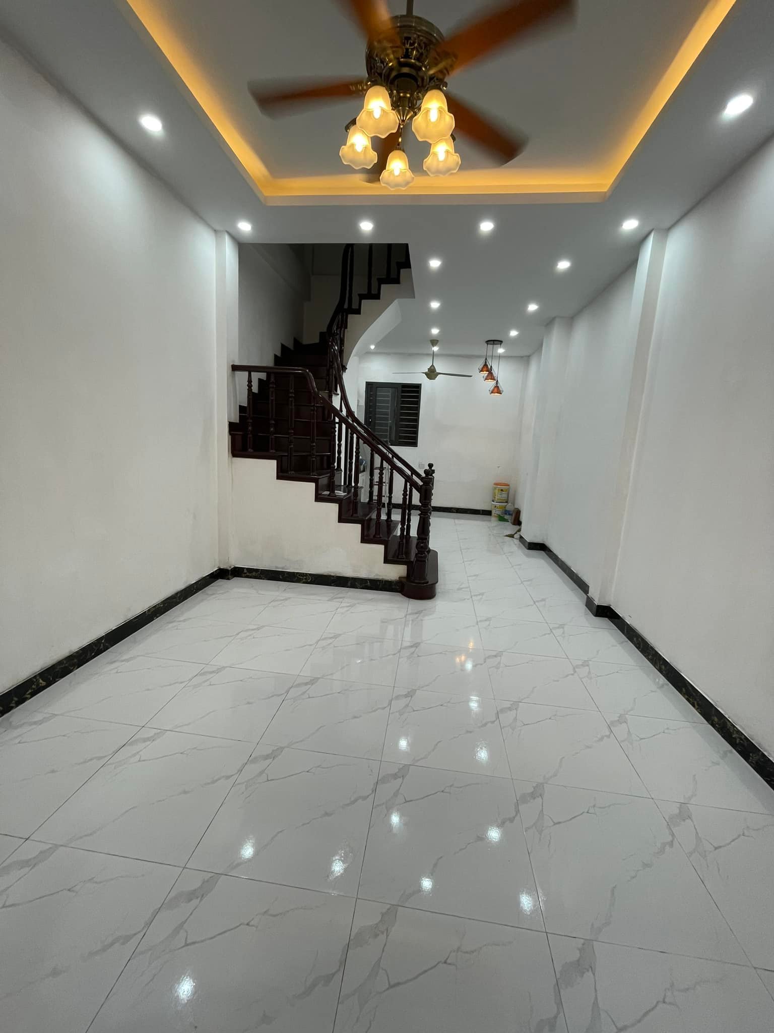 BÁN NHÀ 4 TẦNG ĐỐNG ĐA, NGÕ NÔNG GẦN PHỐ, 20M RA ĐƯỜNG Ô TÔ, CHỈ NHỈNH 5 TỶ.