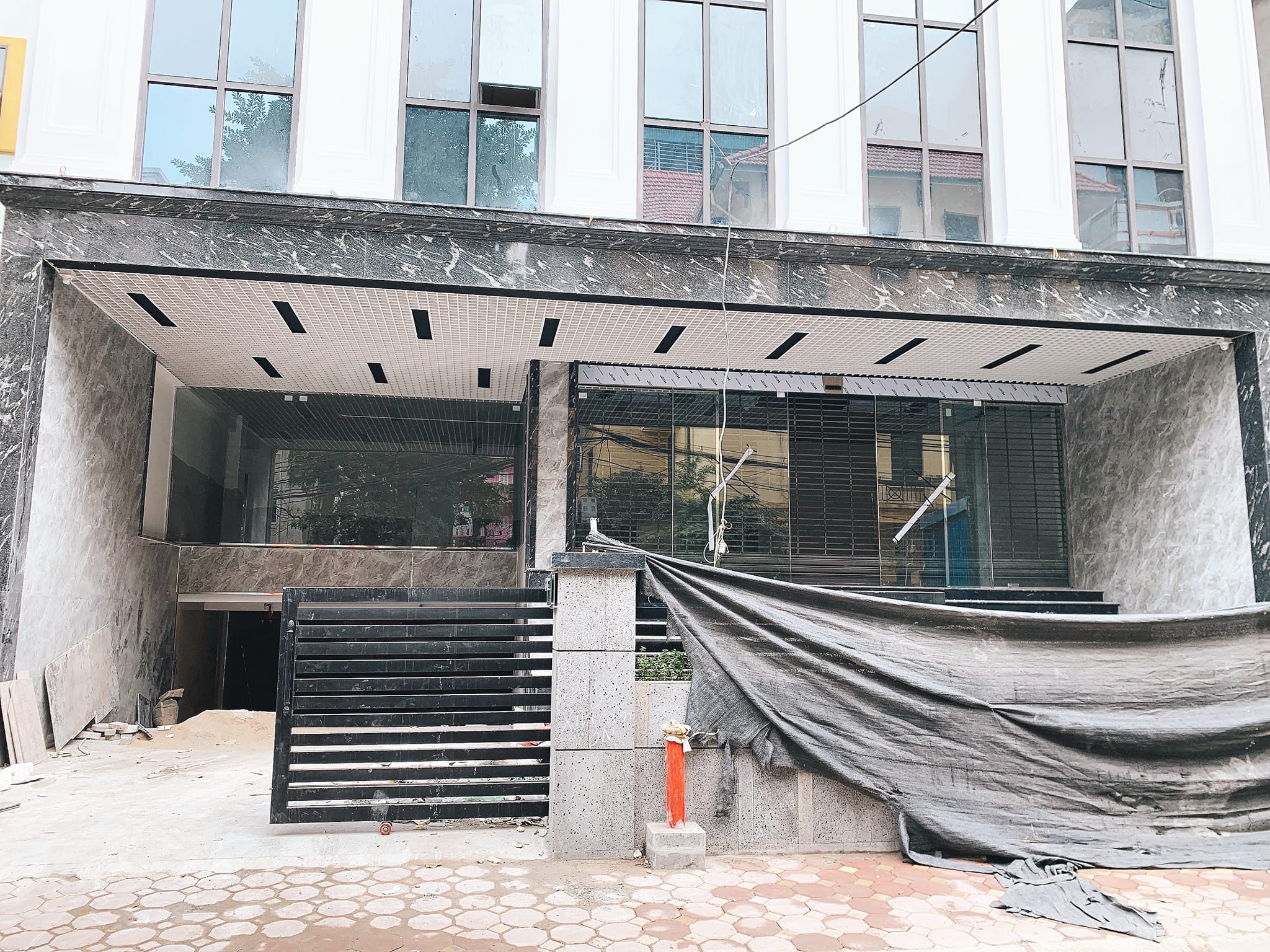 Bán tống bán tháo tòa nhà văn phòng đưỡng Võ Chí Công, 10 tầng, hầm để xe, 170m2, 52 tỷ