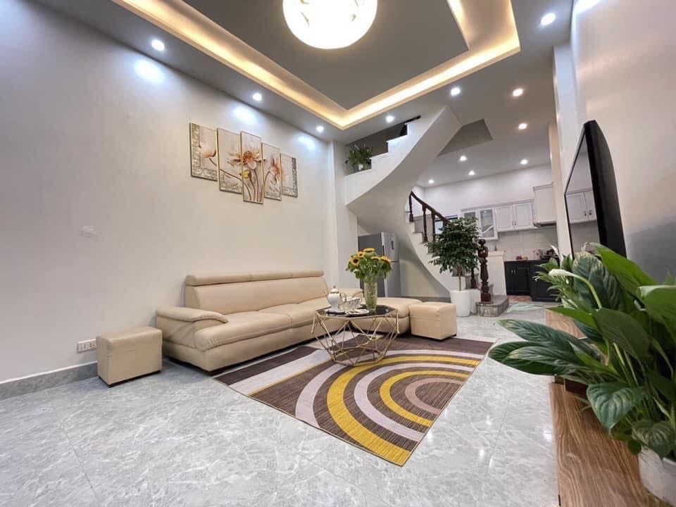 Bán nhà Hoàng Quốc Việt 35 m cốt thép bê tông