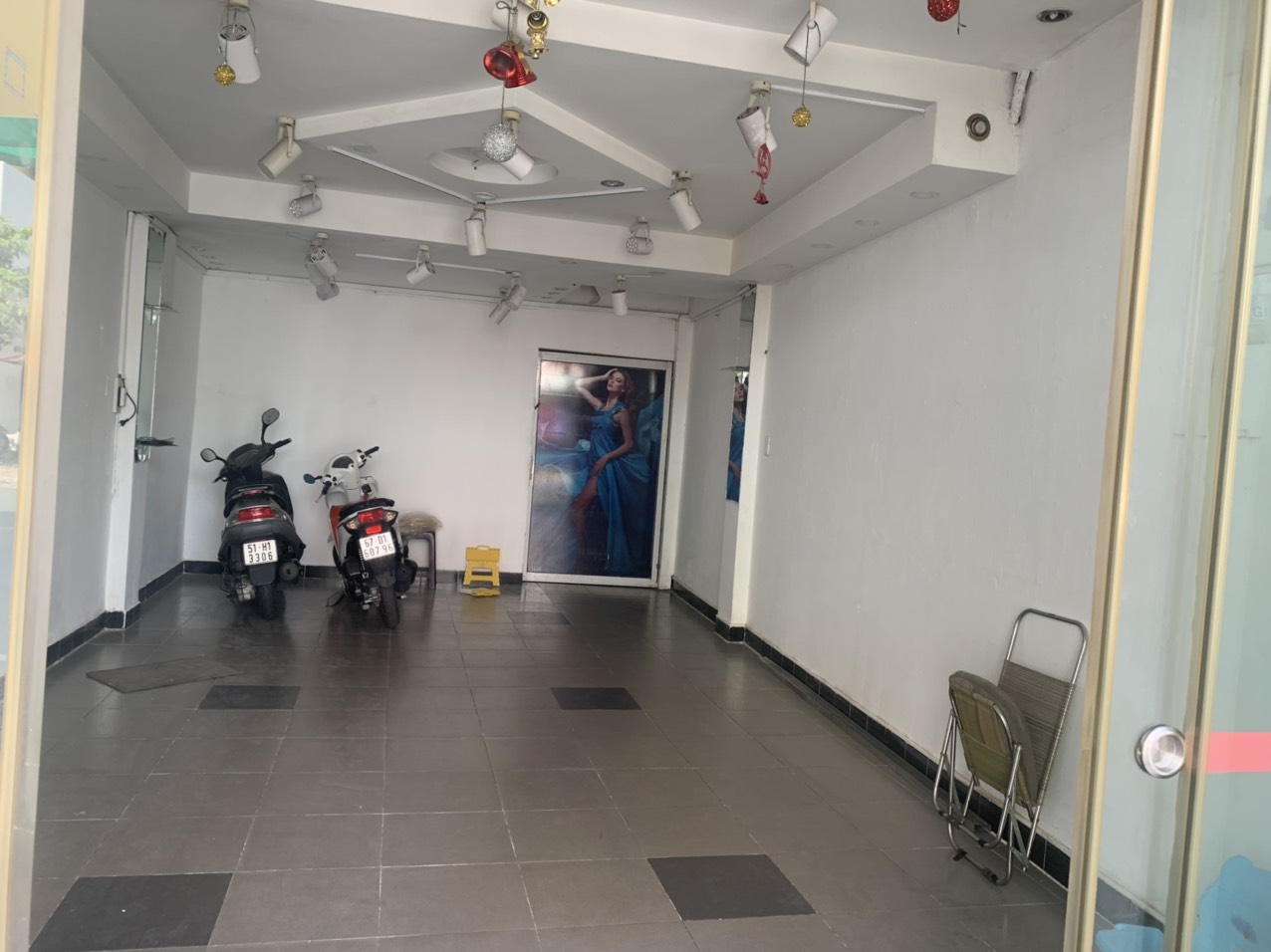 Cho thuê MB góc ngã tư Nguyễn Trãi. Giá: 50 triệu/tháng (Thương lượng)