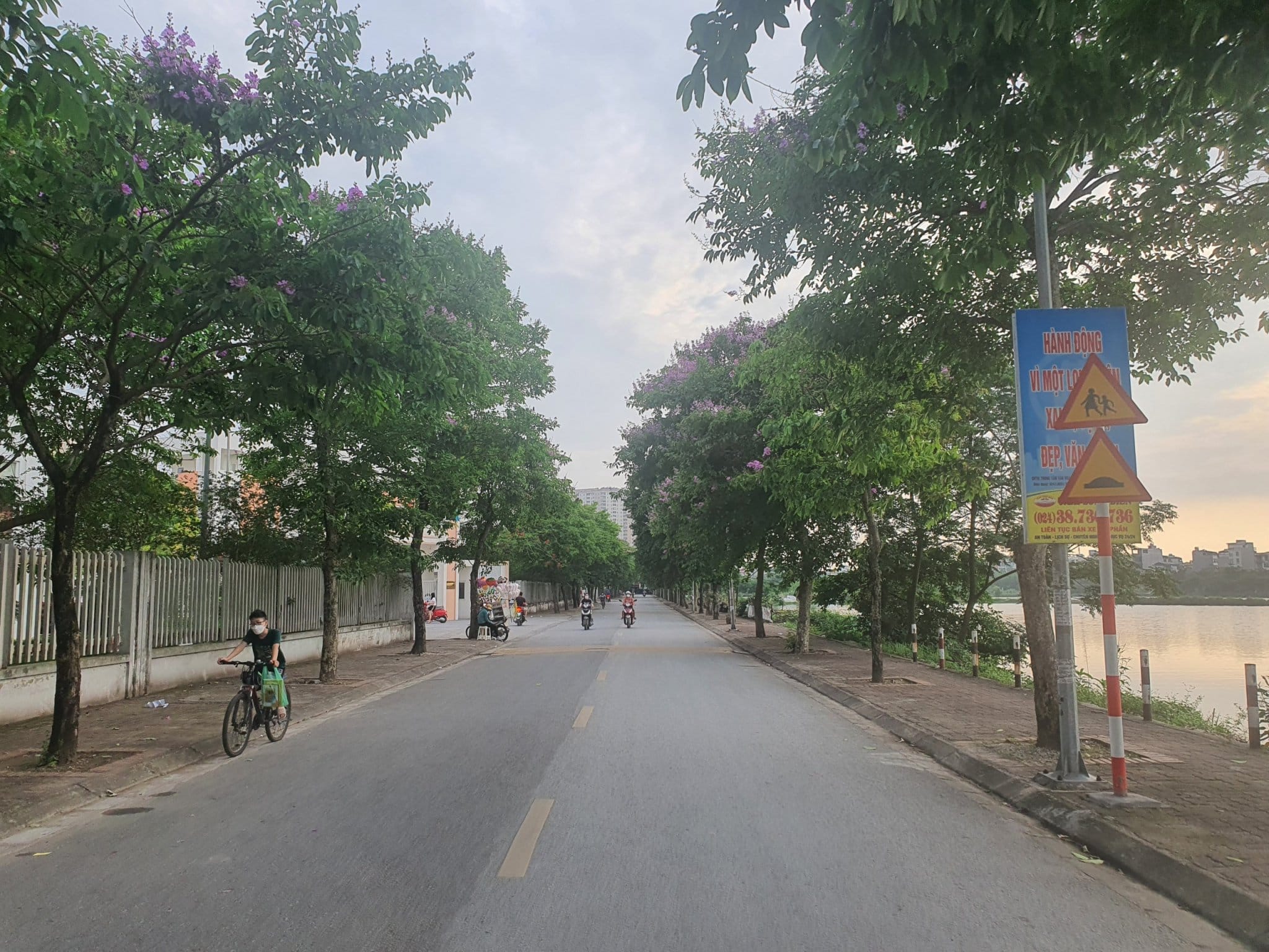 Giảm 3 tỷ Mặt Phố Ngọc Trì 103m2 - 3 Mặt Tiền, Oto Tránh Chỉ 9,9 tỷ - View Hồ