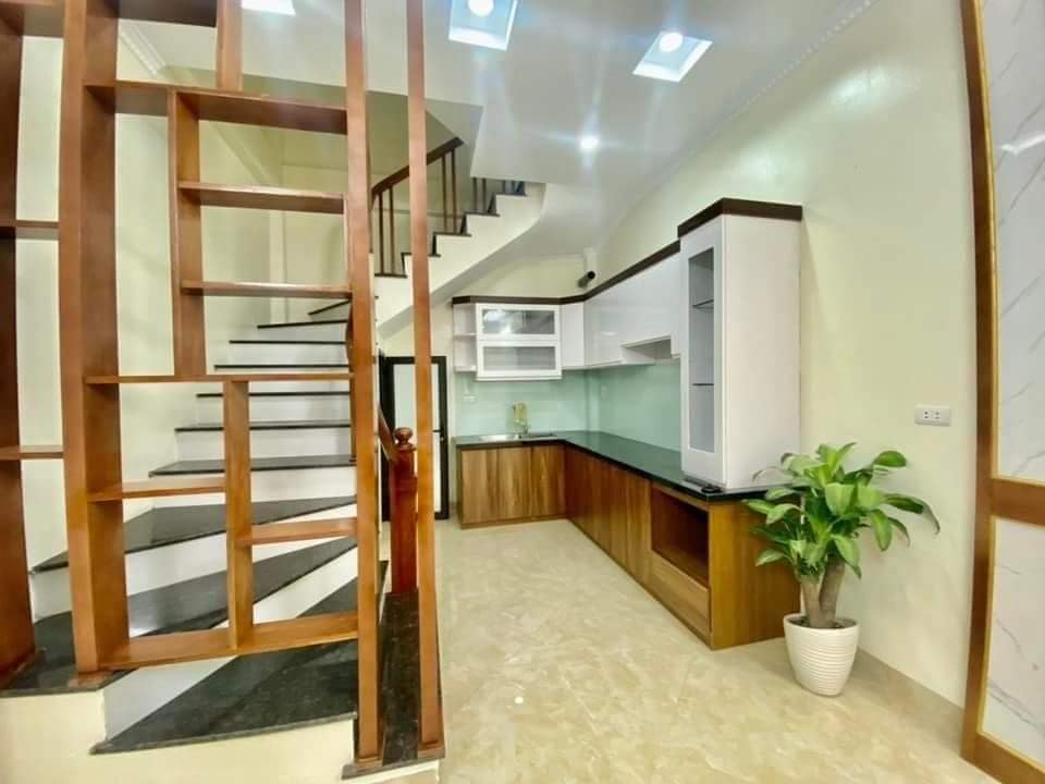 BÁN NHÀ PHÂN LÔ 5 TẦNG ĐƯỜNG CẦU GIẤY, DT 30M2, MT 4M, XÂY MỚI, CÁCH PHỐ 10M, GIÁ 4,95 TỶ