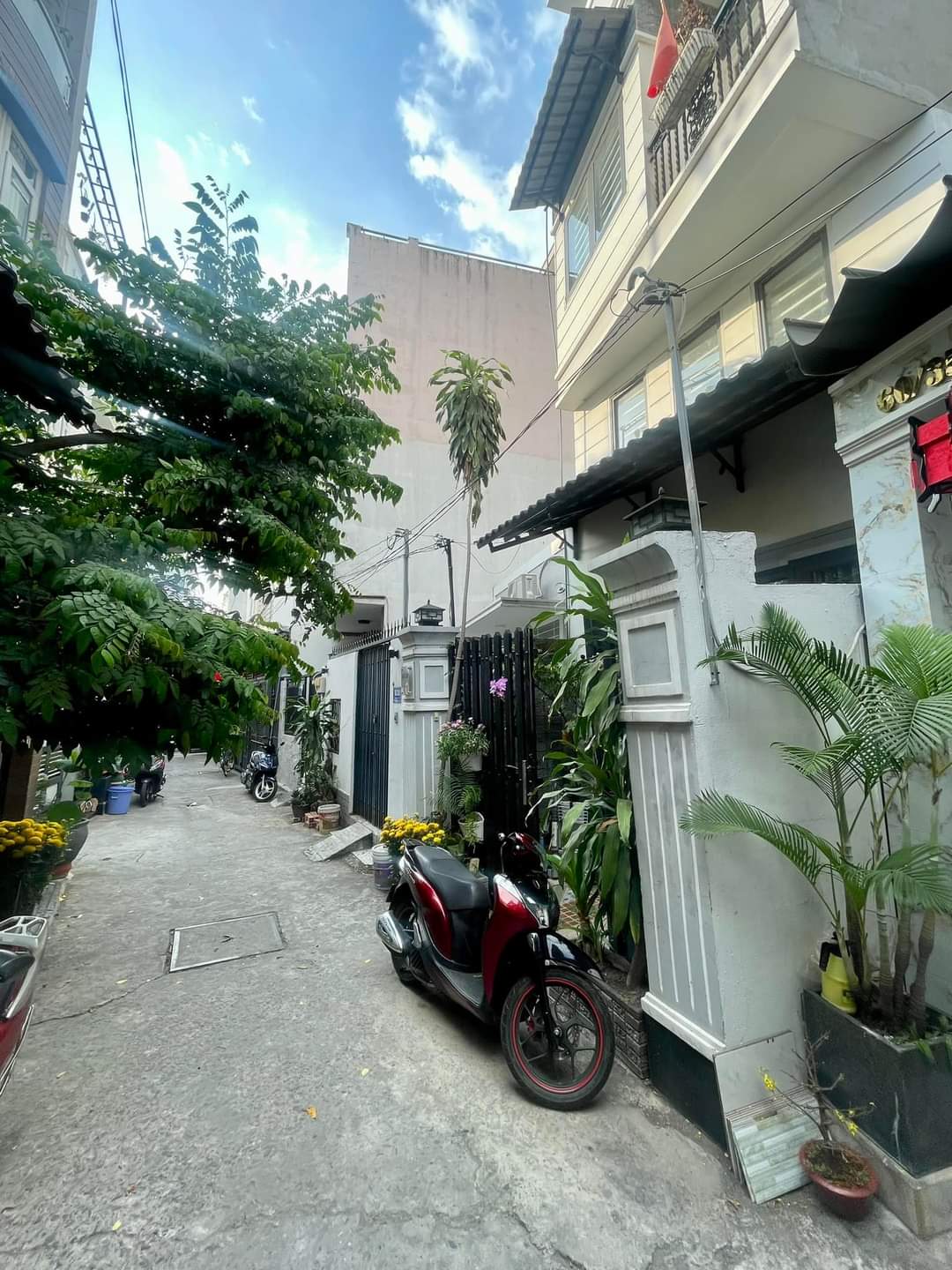 NHÀ 2 MẶT TIỀN HẺM TRƯỚC SAU - HẺM 5M THOÁNG - NHÀ MỚI FULL NỘI THẤT - SỔ ĐẸP KHÔNG LỘ GIỚI - KHU DÂN CƯ HIỆN HỮU