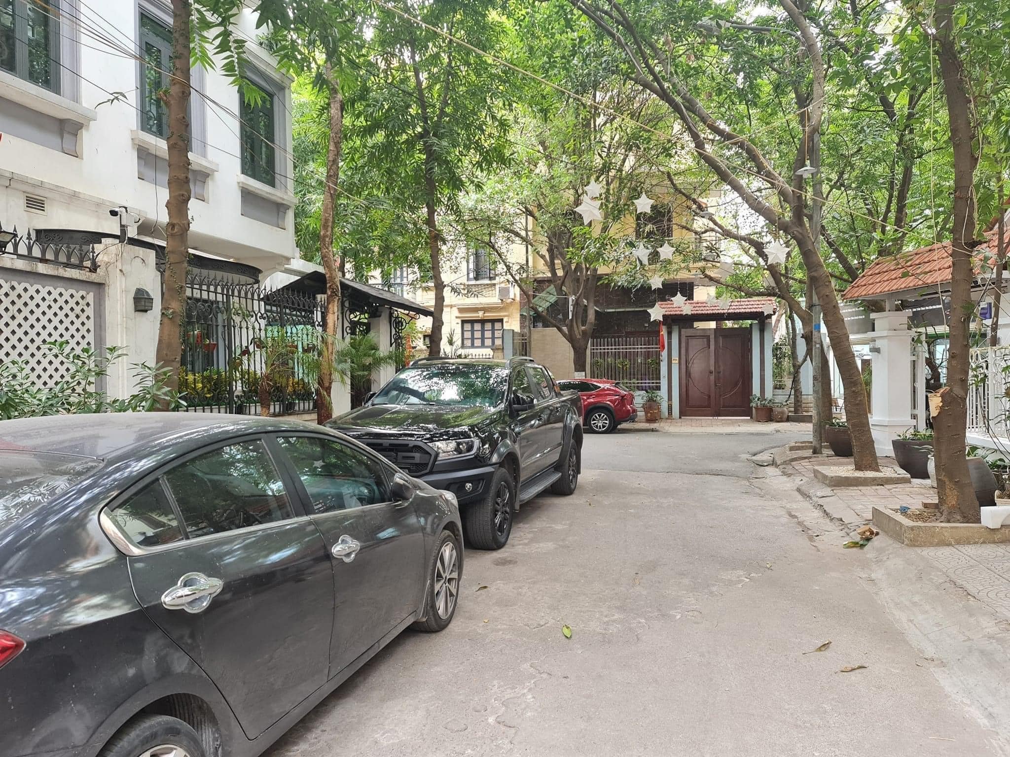 (SIÊU HIẾM) Biệt Thự Có Hầm KĐT Trung Hòa,Nhân Chính 95m2/6T Thang Máy,MT 6.5m -29.5 Tỷ -Khu vực dân trí cao, đáng sống bậc nhất