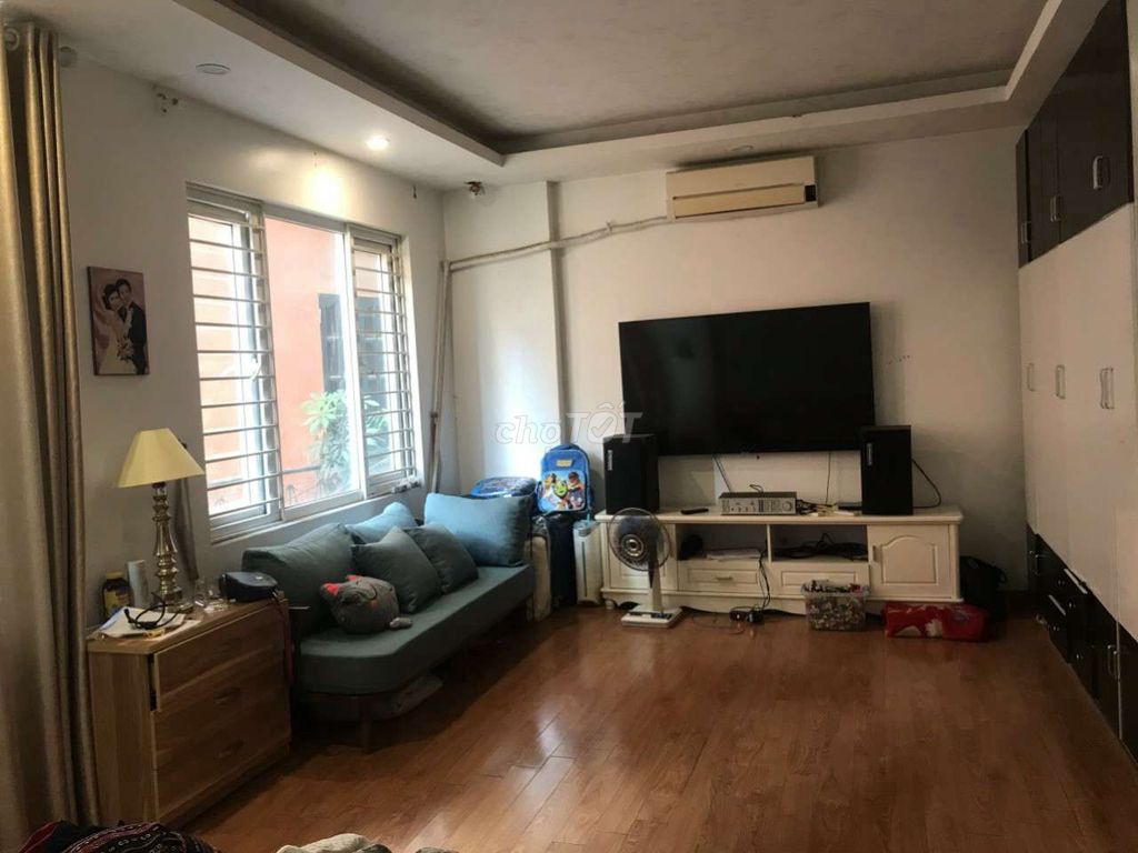 Chính chủ cần bán nhà riêng 40m2 x 4 tầng tại phố Bồ đề, Long Biên