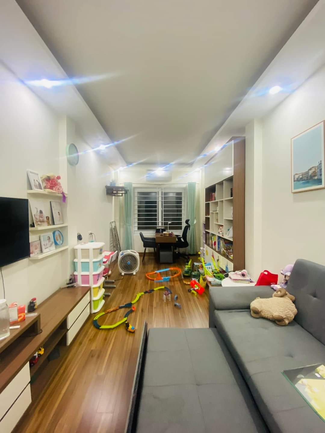 BÁN NHÀ PHỐ 8-3, HAI BÀ TRƯNG, 37M2, 4 TẦNG, 10M Ô TÔ TRÁNH, GIÁ 4,1 TỶ.